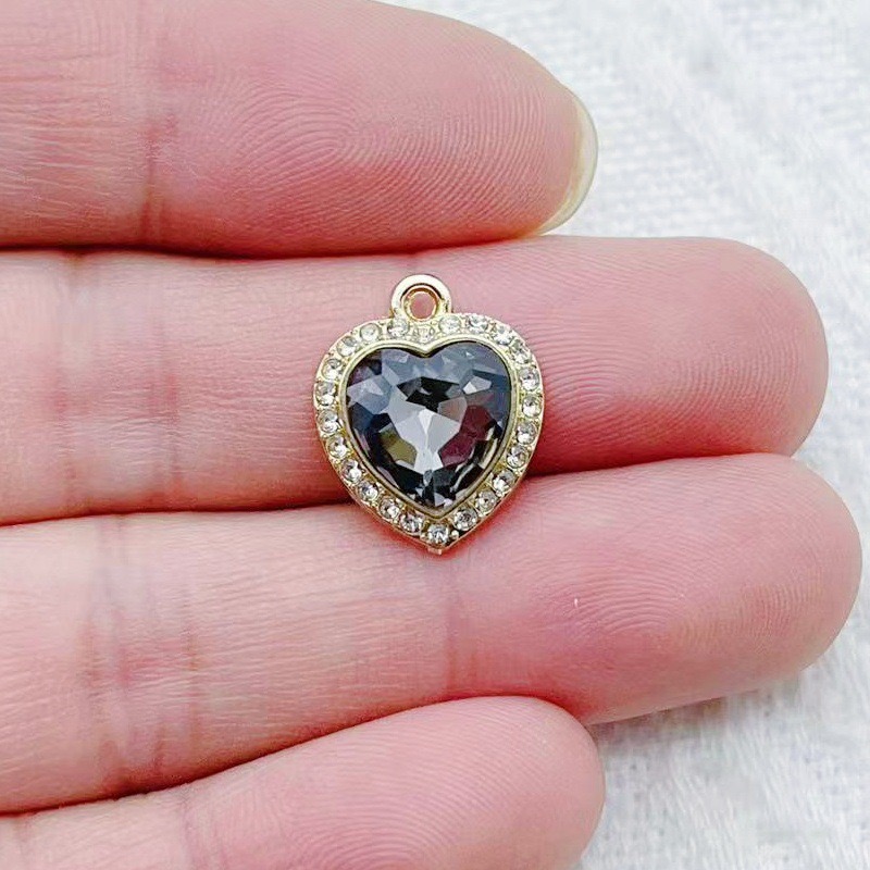 10個のハート型のカラフルな宝石が象嵌されたペンダント、新鮮 - Jewelry Making Pendants のレビューと価格